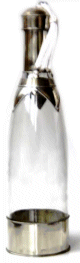 Jolie bouteille artisanale en verre avec bouchon en metal cisele avec pompon 750 ml