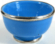 Bol moyen en poterie marocain de couleur bleu clair emaille et cercle de metal argente