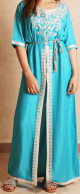 Caftan ouvert à moitié devant /Robe marocaine avec broderies et strass - Plusieurs couleurs disponibles Caftan ouvert a moitie devant /Robe marocaine avec broderies et strass - Plusieurs couleurs disponibles