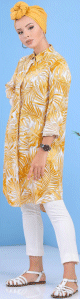 Chemise longue 100% coton à motifs "tropical" de couleur jaune moutarde Chemise longue 100% coton a motifs "tropical" de couleur jaune moutarde