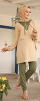 Ensemble casual tunique à capuche et pantalon (Mode Musulmane Femme voilée) - Couleur beige et kaki Ensemble casual tunique a capuche et pantalon (Mode Musulmane Femme voilee) - Couleur beige et kaki
