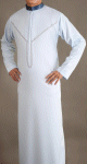 Qamis traditionnel elegant pour homme de qualite superieure avec broderies - Couleur blanc casse et bleu