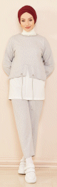 Ensemble décontracté moderne pour femme : Tunique et pantalon - Couleur blanc et gris clair Ensemble decontracte moderne pour femme : Tunique et pantalon - Couleur blanc et gris clair