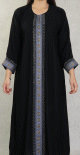 Robe Abaya Dubaï noire de qualité avec bande brodée et strass et perles argentées Robe Abaya Dubai noire de qualite avec bande brodee et strass et perles argentees