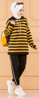 Ensemble décontracté de type sports-wear - Survêtement 2 pièces à rayures pour femme voilée - Couleur noir et moutarde Ensemble decontracte de type sports-wear - Survetement 2 pieces a rayures pour femme voilee - Couleur noir et moutarde