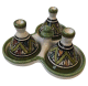 Tajine triple décoratif marocain en poterie de couleur blanche émaillé décoré de motifs verts et noirs peints Tajine triple decoratif marocain en poterie de couleur blanche emaille decore de motifs verts et noirs peints