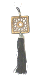 Pendentifs / porte-clés en bois de forme carrée sculpté d'arabesques et pompon en sabra de couleur noire Pendentifs / porte-cles en bois de forme carree sculpte d'arabesques et pompon en sabra de couleur noire